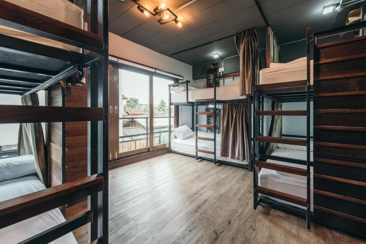 Отель 33 Poshtel (Adults Only) Чиангмай Экстерьер фото