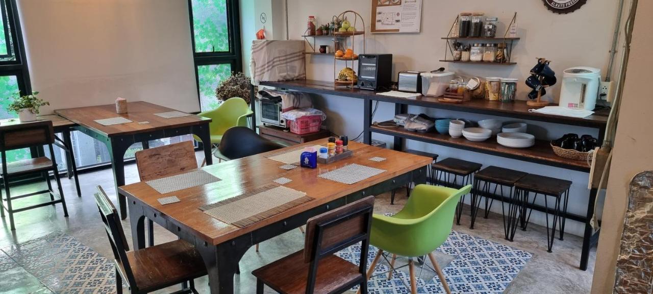 Отель 33 Poshtel (Adults Only) Чиангмай Экстерьер фото