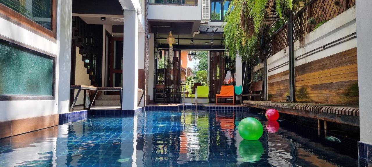 Отель 33 Poshtel (Adults Only) Чиангмай Экстерьер фото
