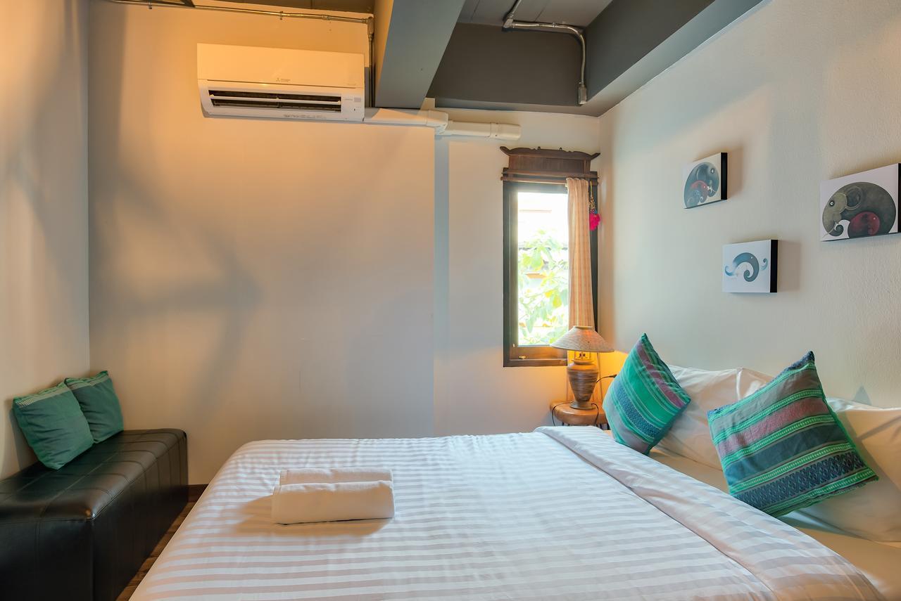 Отель 33 Poshtel (Adults Only) Чиангмай Экстерьер фото