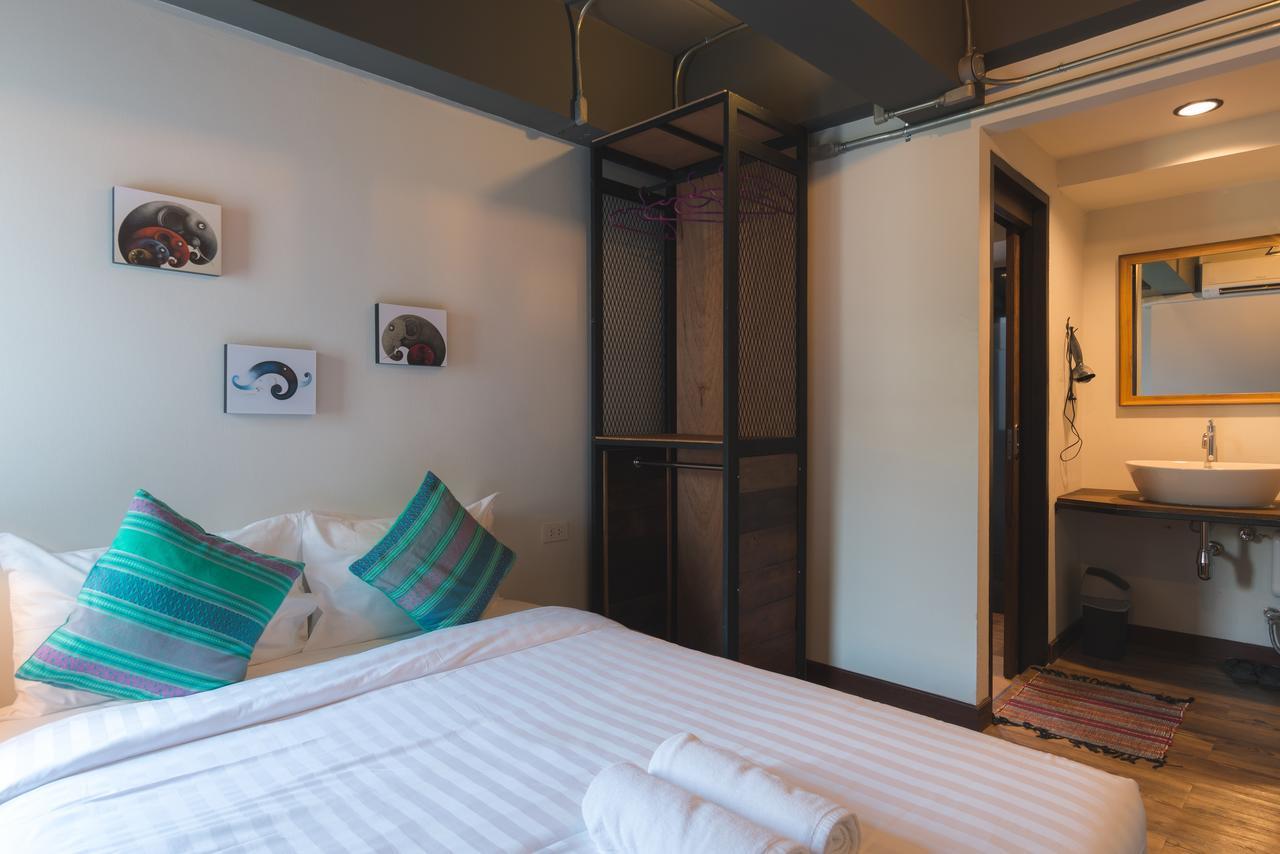 Отель 33 Poshtel (Adults Only) Чиангмай Экстерьер фото
