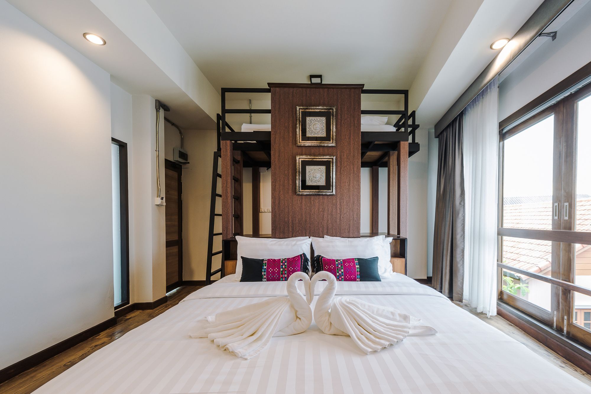 Отель 33 Poshtel (Adults Only) Чиангмай Экстерьер фото