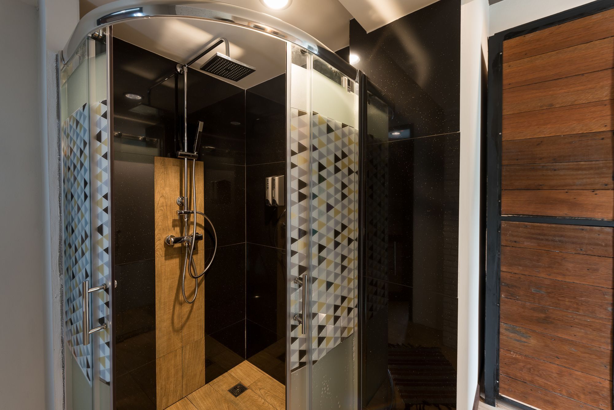 Отель 33 Poshtel (Adults Only) Чиангмай Экстерьер фото